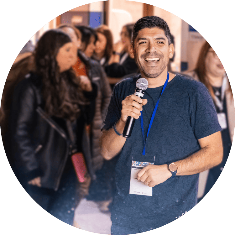 Jaime Arcos facilitando un workshop